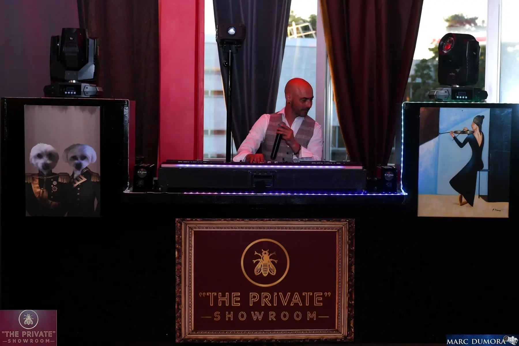 Animation DJ derrière le bar